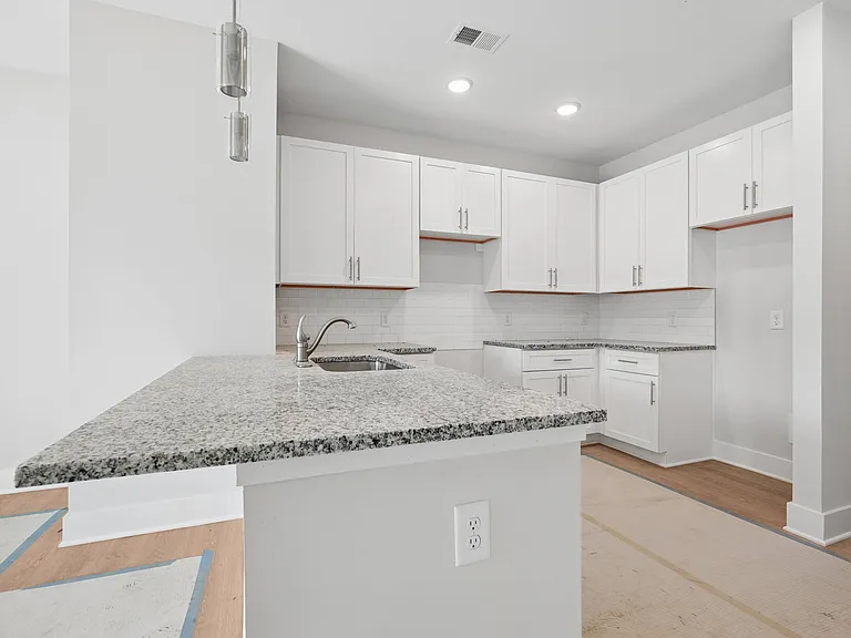 The Palms Apartments — Photo 33