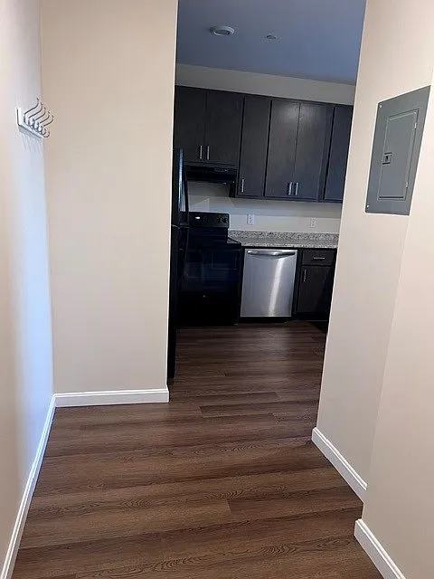 2 bed, 933 sqft, $1,872 — Photo 3