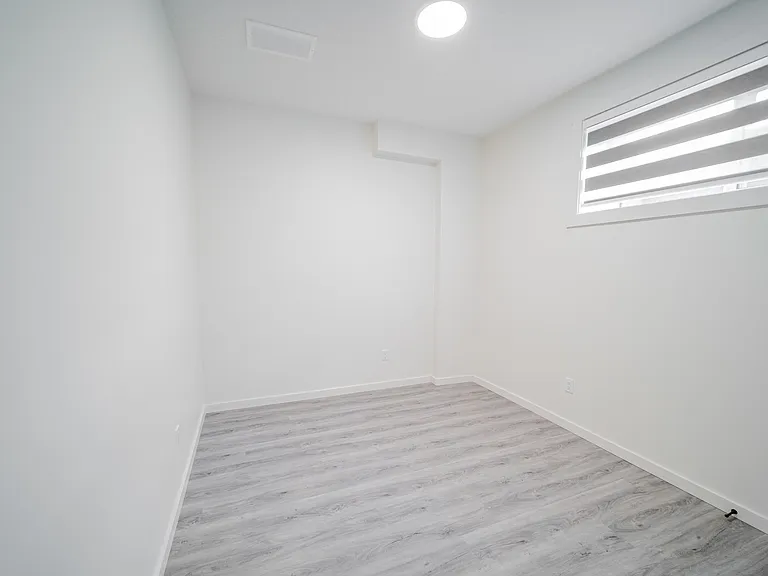 2704 Chokecherry Pl SW #BASEMENT — Photo 9