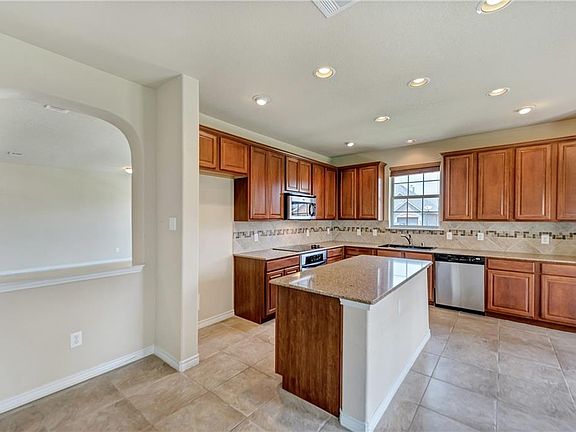 5th image of 216 Moonlight Dr