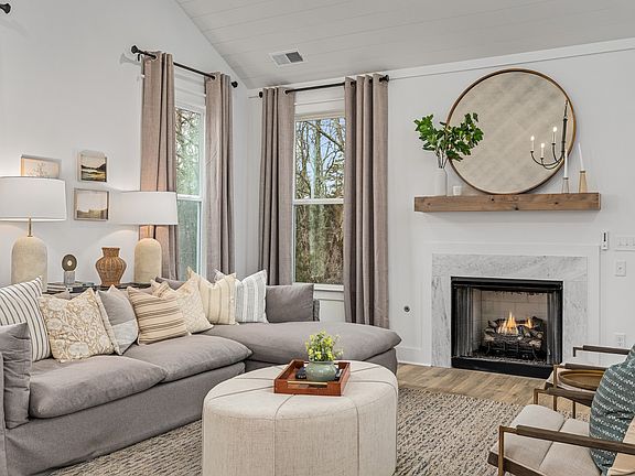 2nd image of 309 Mammoth Trce