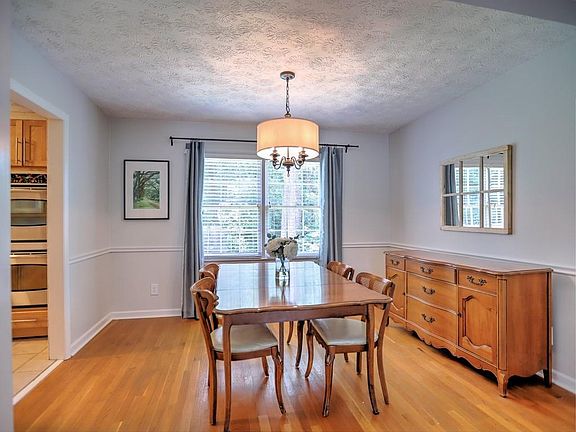 5th image of 2656 Regency Dr W