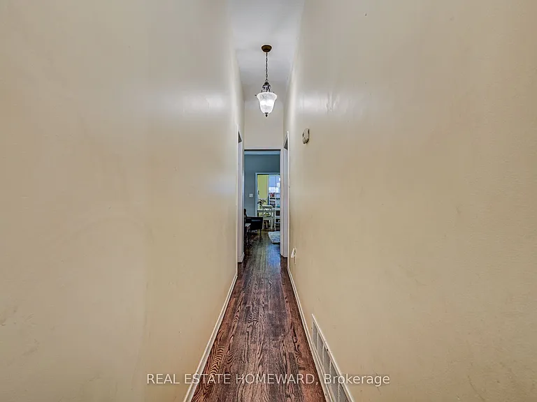 66 Mackenzie Cres #MAIN FL — Photo 7