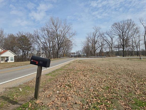 5th image of 446 Old Military Rd E