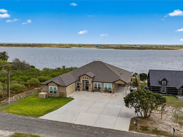 561 Carmel Dr, Sandia, TX 78383