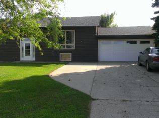 1565 17th St, Windom, MN 56101