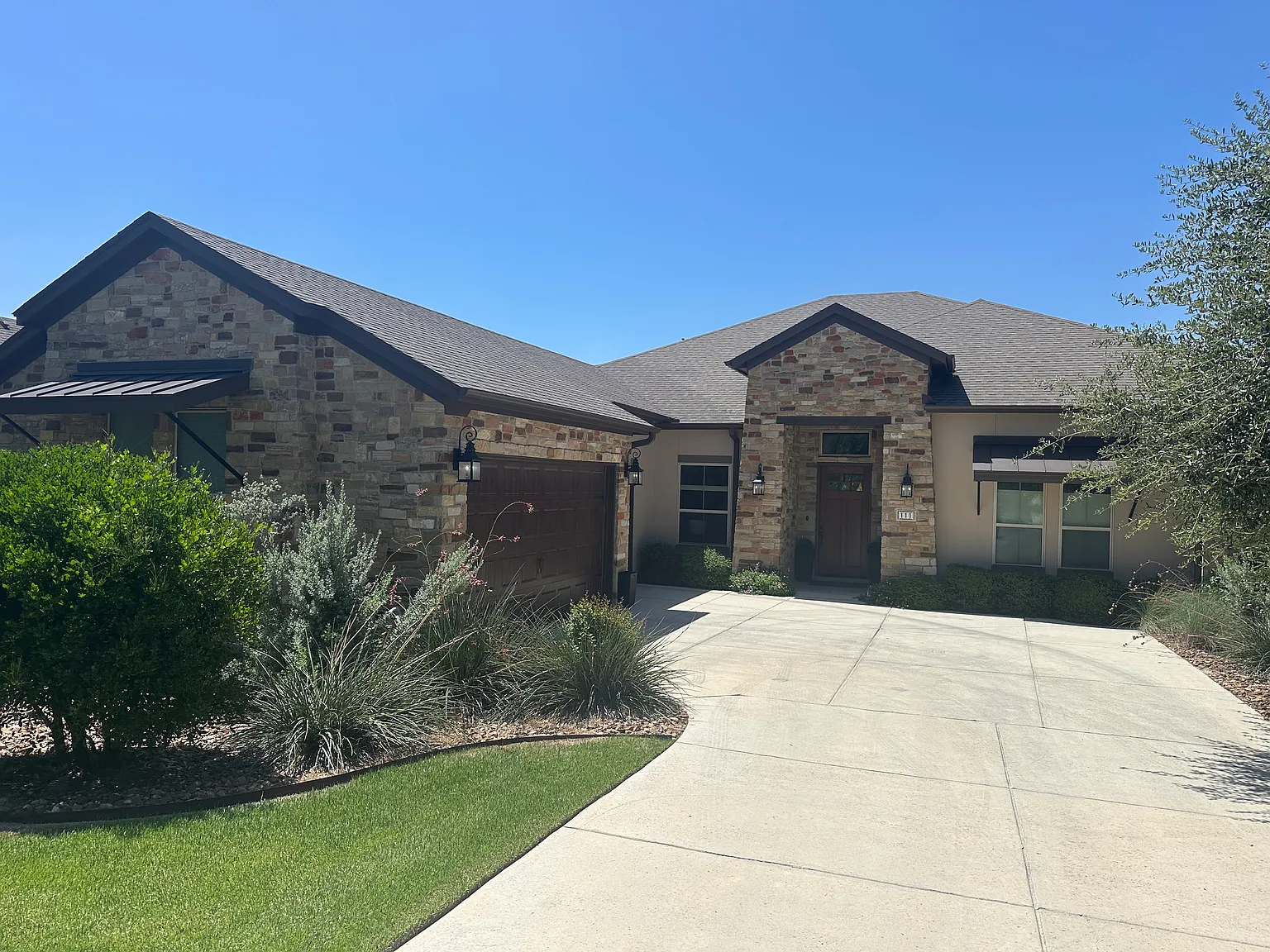 4 bed, 3.5 bath, 3503 sqft, $3,995 — Photo 2