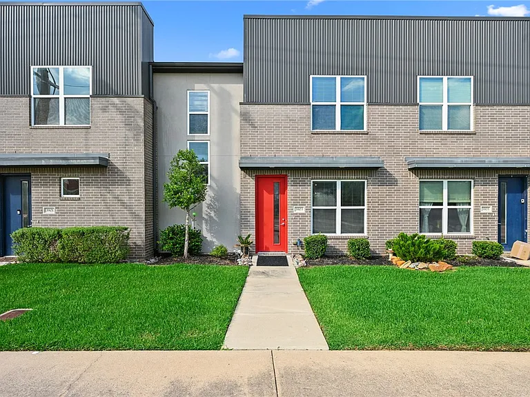 3903 W South Phillips Pkwy — Photo 2