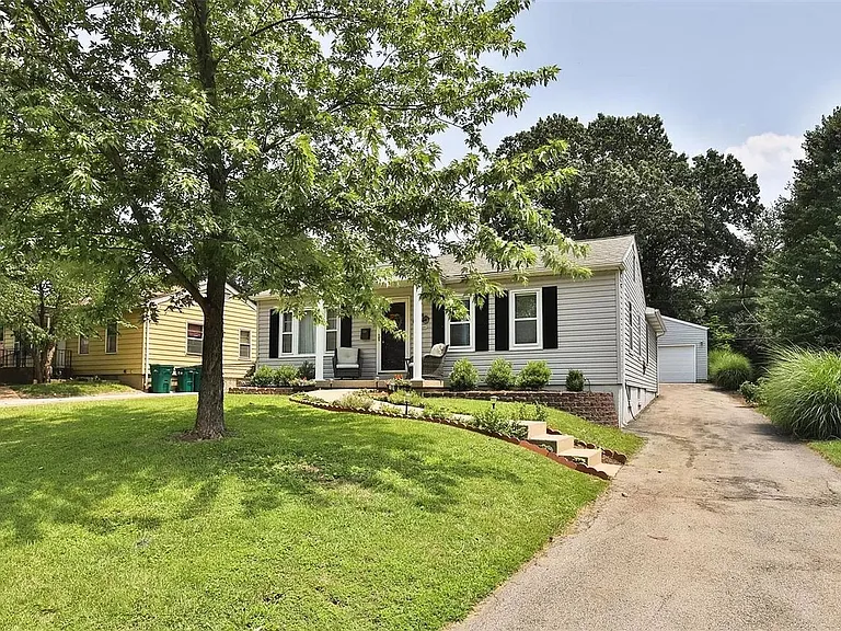 1020 S Rock Hill Rd — Photo 3