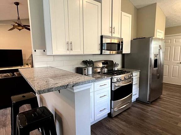 4th image of 607 Bluff Dr