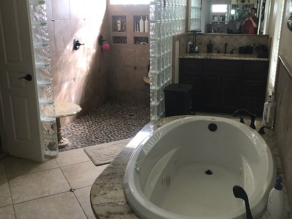 Masterbath his side/shower