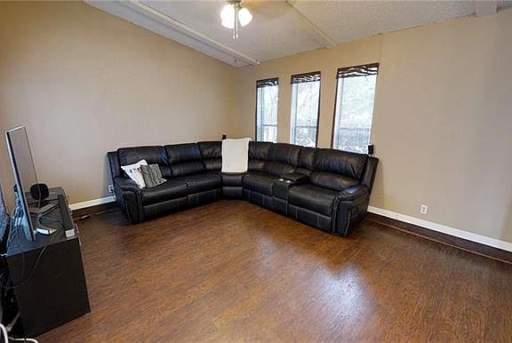 3rd image of 3006 Piccadilly Ct