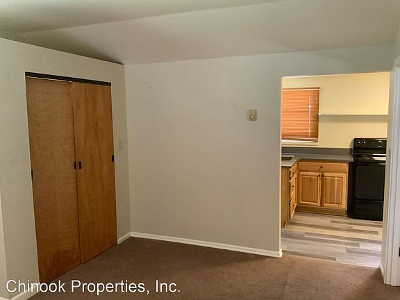 3rd image of 2679 1/2 Kincaid St