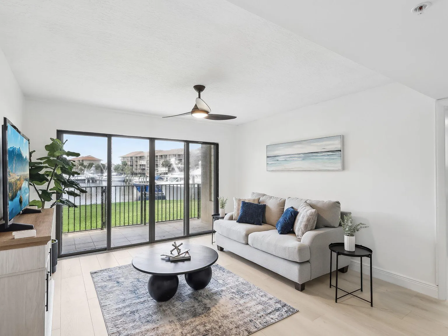2 bed, 2.0 bath, 1385 sqft, $3,800 — Photo 2