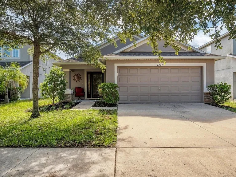 7227 Lumber Port Dr — Photo 1