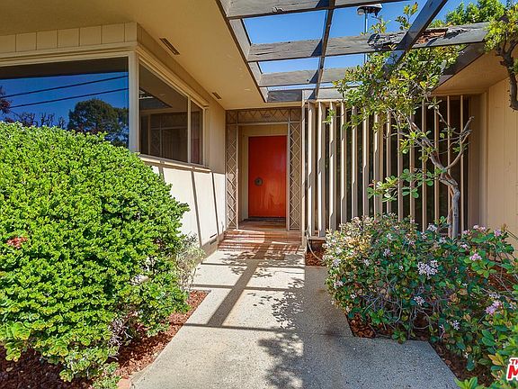 3rd image of 2124 Linda Flora Dr