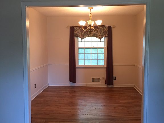 4th image of 10822 W 91st St