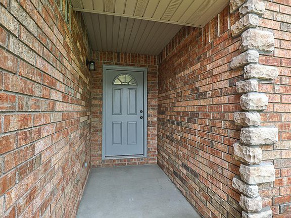 3rd image of 614 S Ashton Avenue