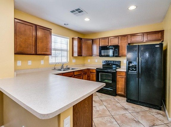 4th image of 3329 E Loma Vista St