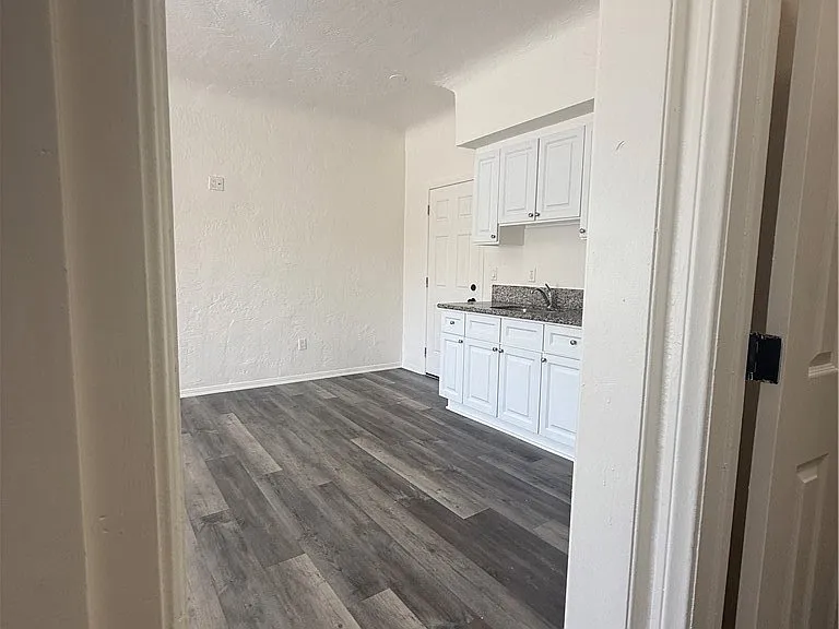 2001 Cedar Ave #11 — Photo 11