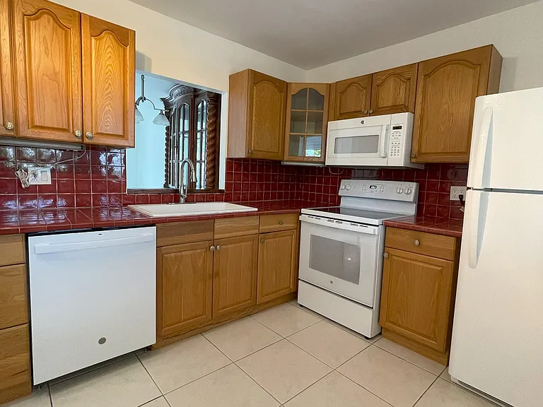3750 NE 169th St #G-408 — Photo 5