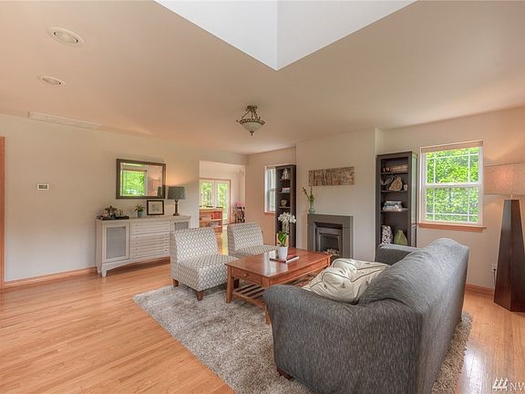4th image of 530 Maplewood Ln