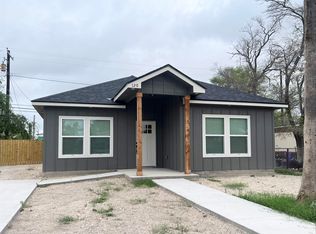 120 Holly Ave, Del Rio, TX 78840