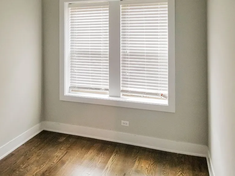 3915-21 N. Janssen — Photo 10