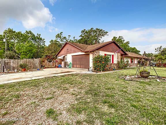 3rd image of 1928 Travelers Palm Dr