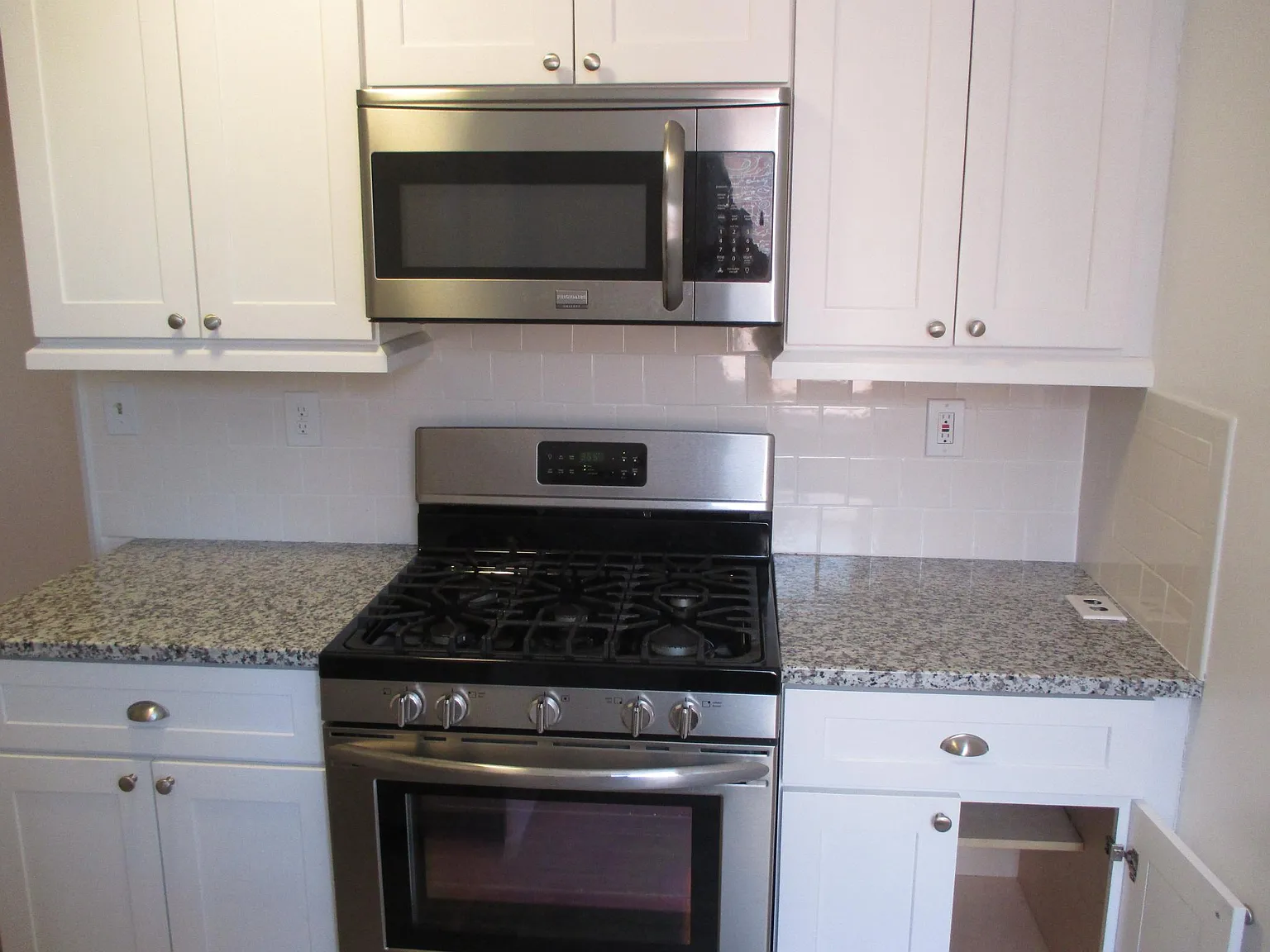 39 Glenbrook Rd — Photo 1