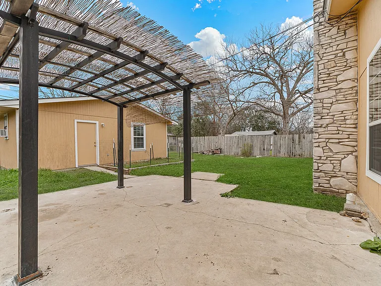 615 Burwood Ln — Photo 30