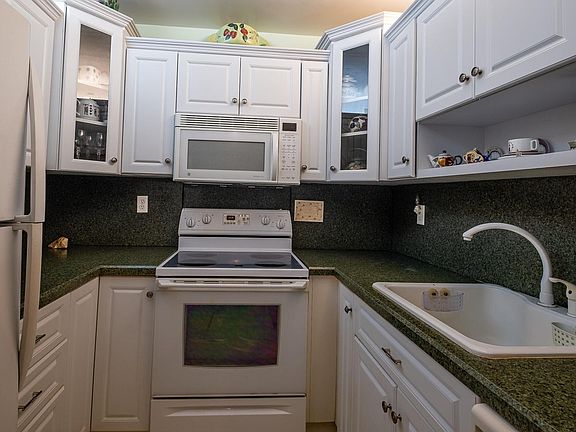 3rd image of 100 South Blvd APT 1B