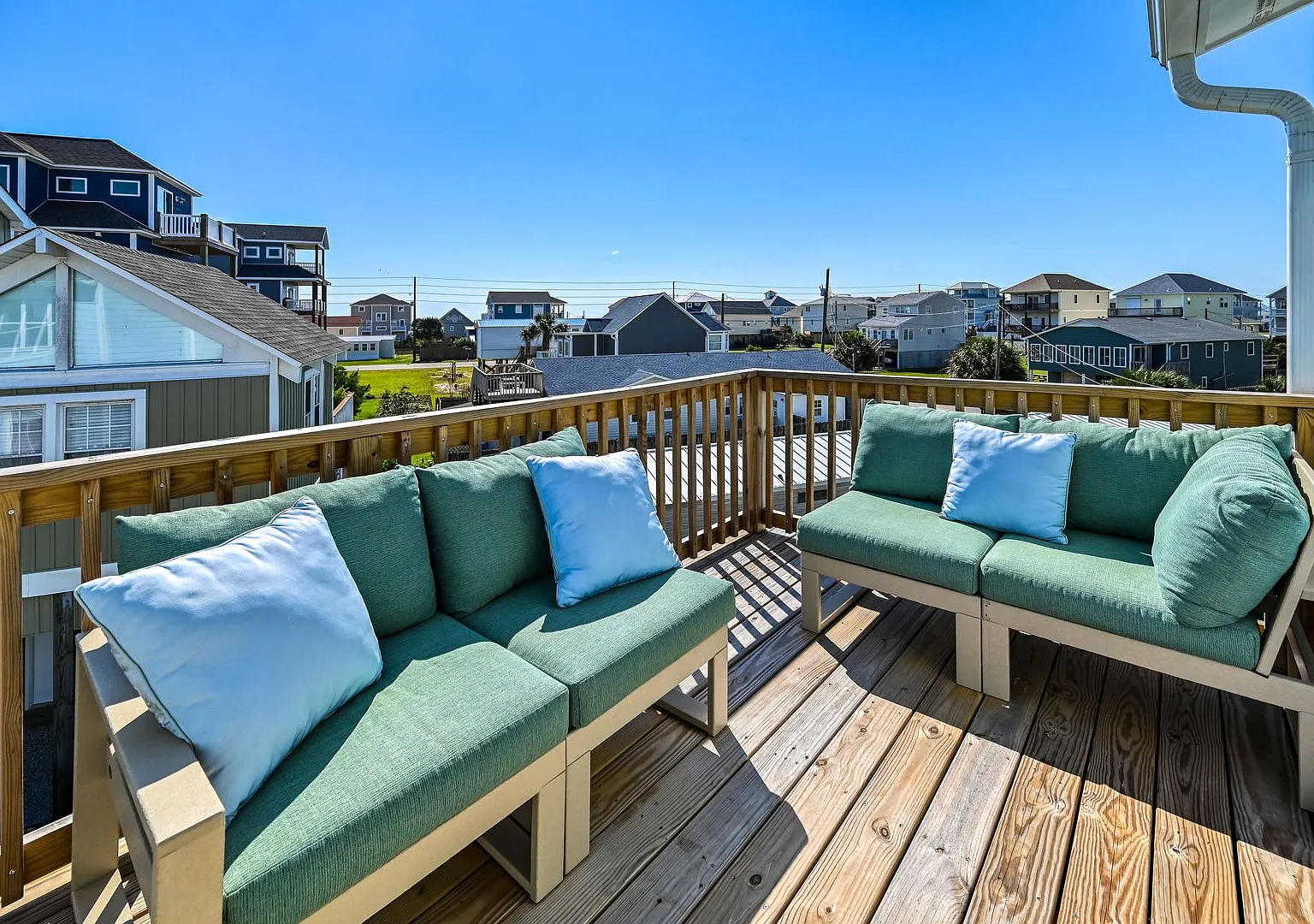Fully Furnished Off-Season Rental Available Mid-Sept — Photo 3