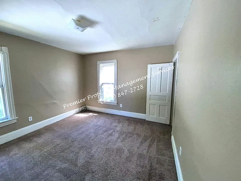 1613 4th Ave #FRONT — Photo 3