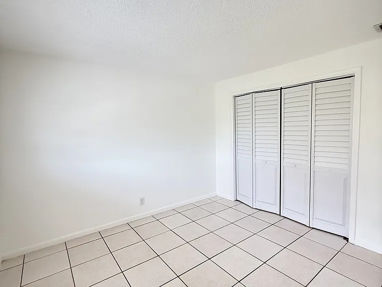 807 NW 24th St #16 — Photo 3