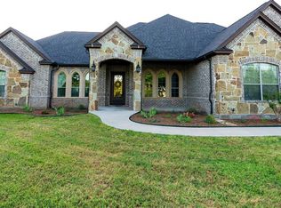 205 Fairview Ct, Decatur, TX 76234