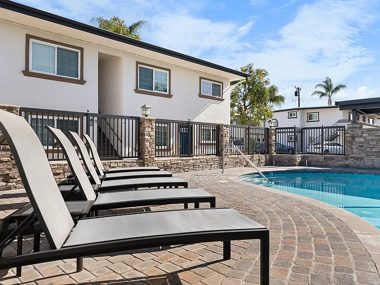 Pointe Pacific Apartment Homes — Photo 11