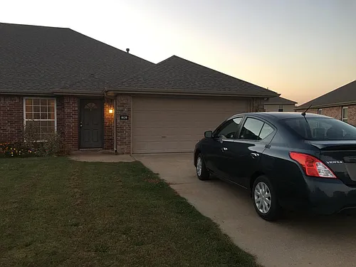 909 Oak Crossing Dr Photo 1