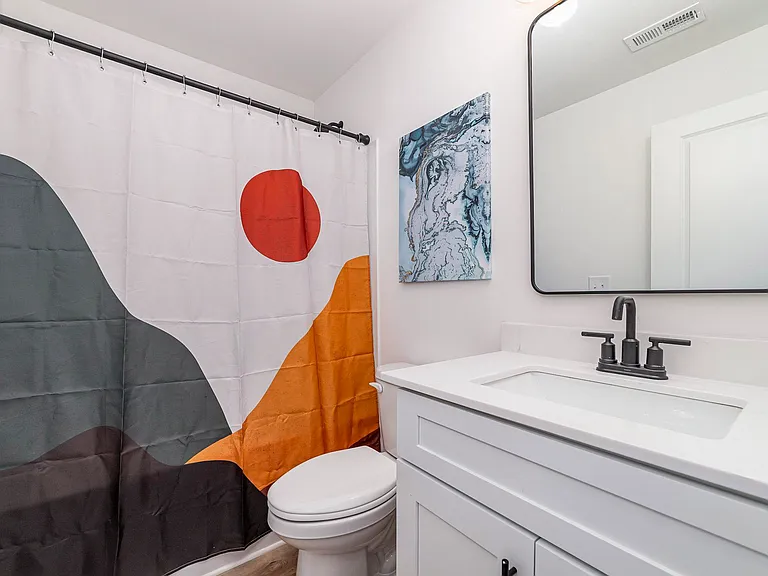 Shared bathroom for Bedrooms C & D