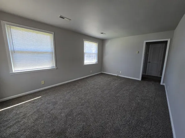 1 bed, 1.0 bath, 800 sqft, $695, 414 Redbud Ln, Clarksville, TN 37043