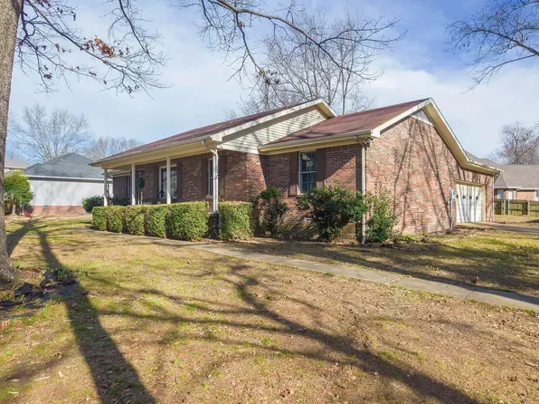 112 Landrum Dr, Martin, TN 38237