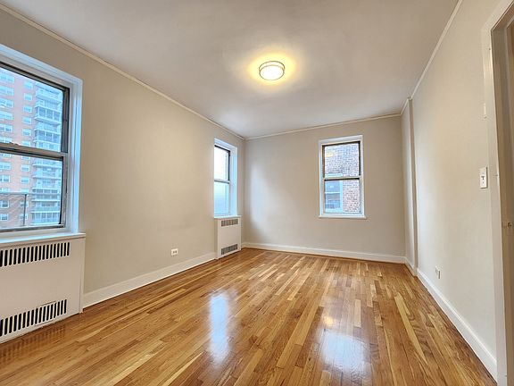 2nd image of 140 Van Cortlandt Ave #7B