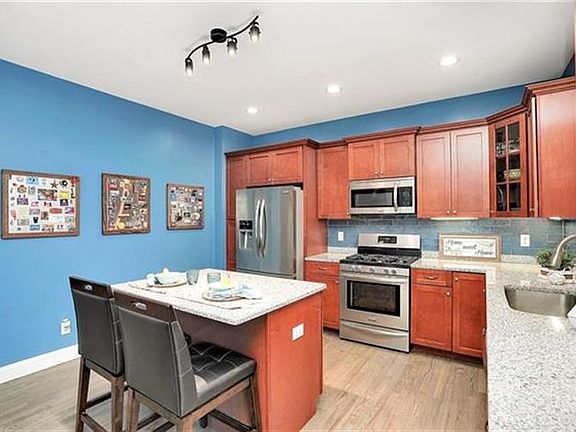 3rd image of 29 Suburban Ct