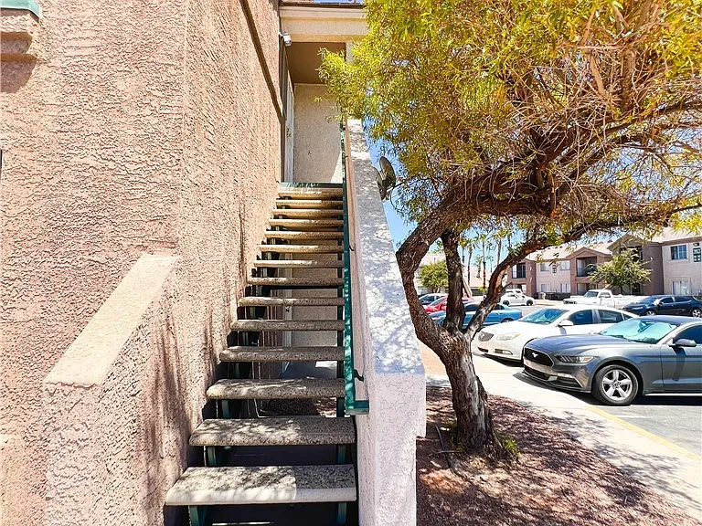 1520 Ben Or St #202 — Photo 8
