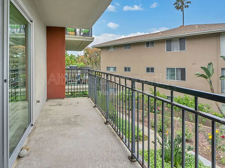 5357 La Jolla Blvd — Photo 16