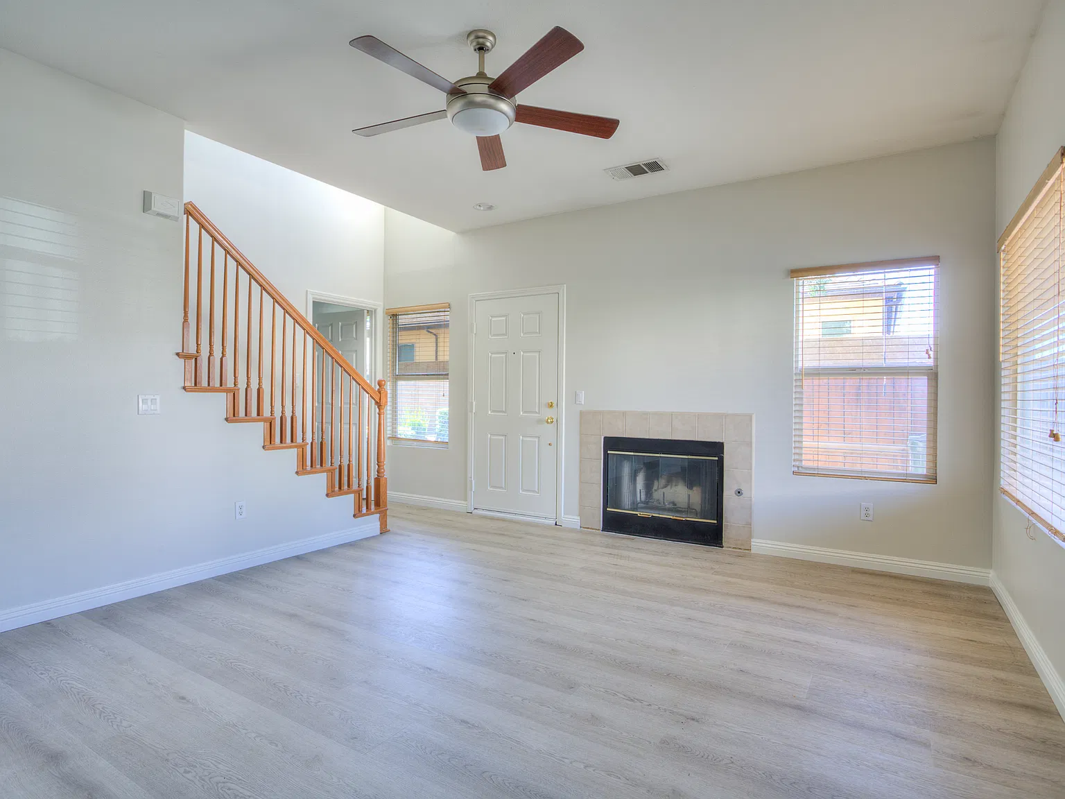 4 bed, 2001 sqft, $3,500 — Photo 3