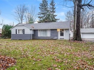 27 E Shore Blvd, Timberlake, OH 44095