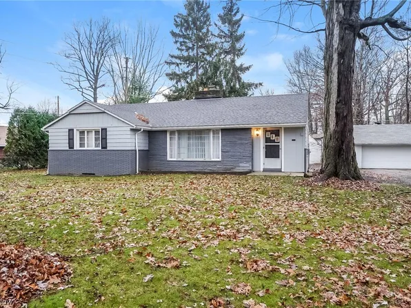 27 E Shore Blvd, Timberlake, OH 44095
