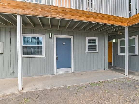 5th image of 2401 Manor Rd APT 131