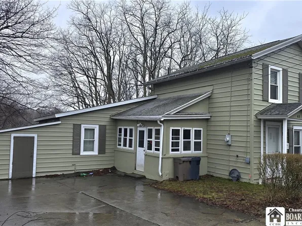63 Eagle St, Fredonia, NY 14063